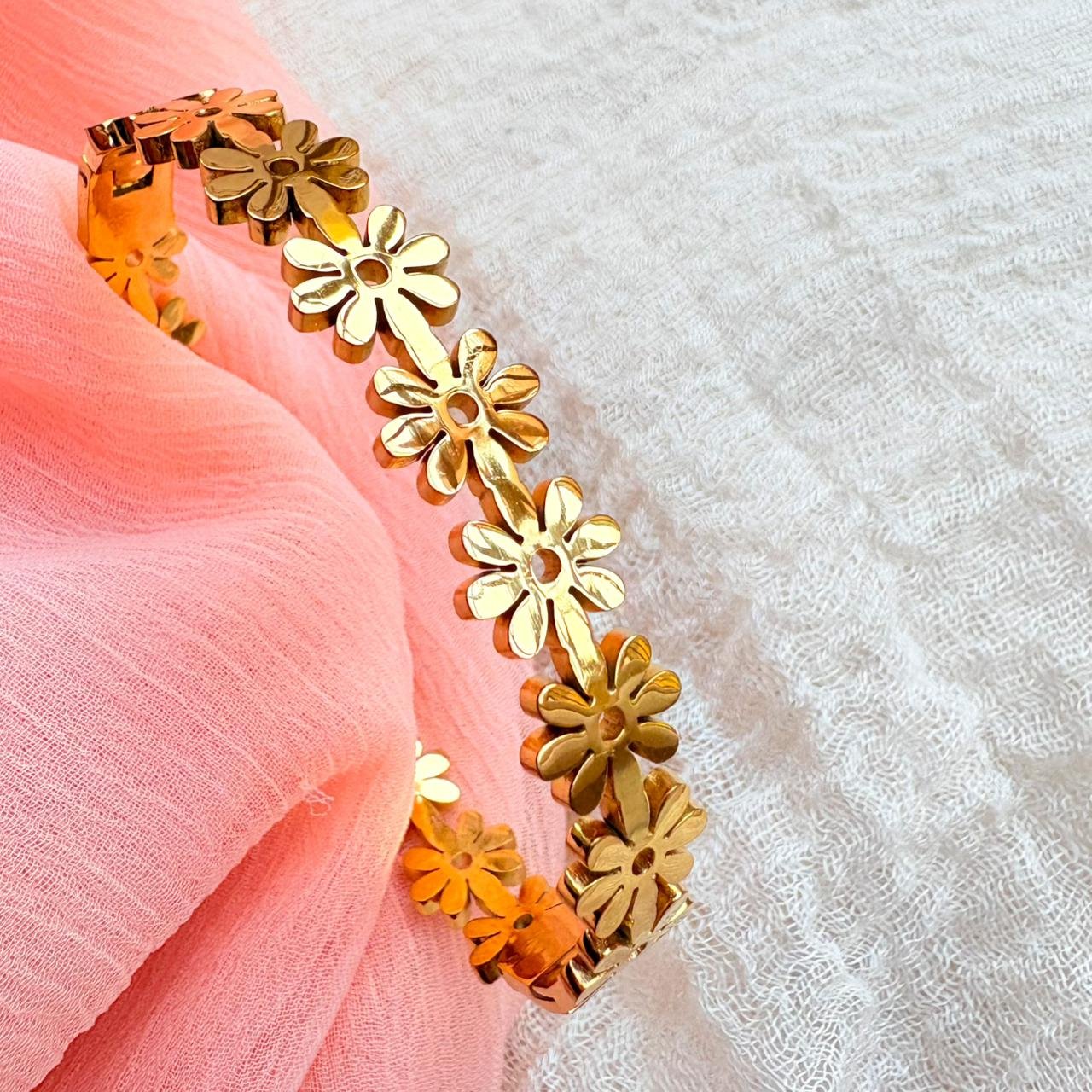 Daisy Bangle - 18K Gold Plated